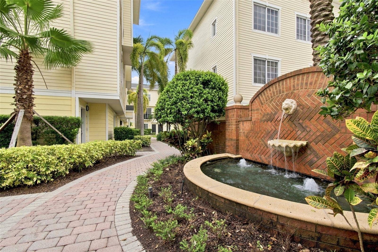 9801 MEADOW FIELD CIRCLE, Tampa, FL 33626 9801 MEADOW FIELD CIRCLE, Tampa, FL 33626