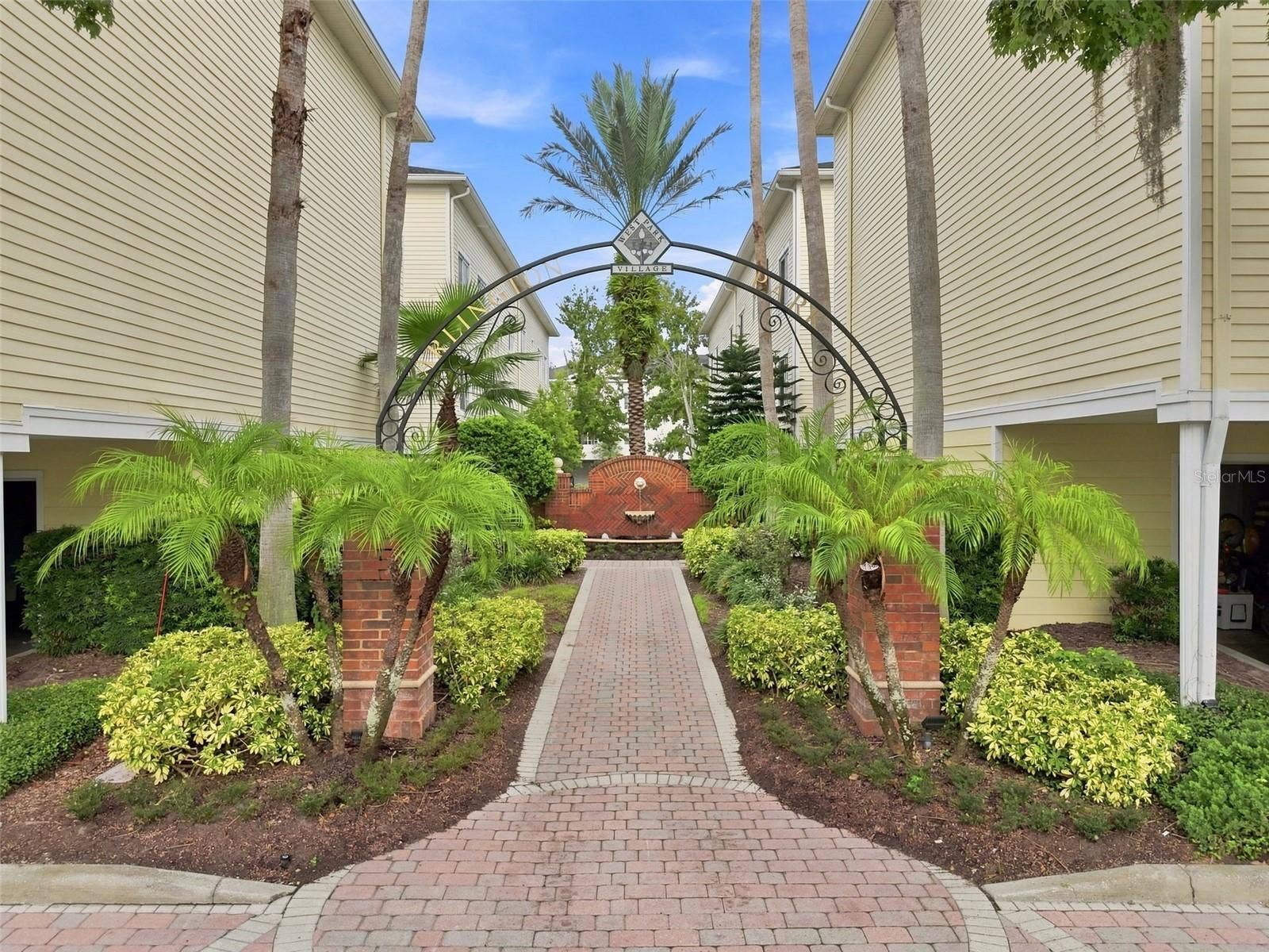 9801 MEADOW FIELD CIRCLE, Tampa, FL 33626 9801 MEADOW FIELD CIRCLE, Tampa, FL 33626