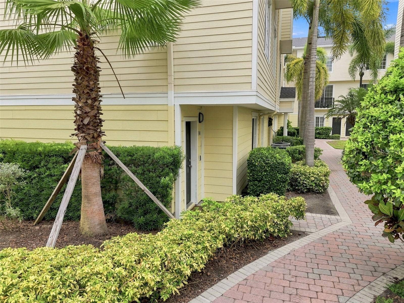 9801 MEADOW FIELD CIRCLE, Tampa, FL 33626 9801 MEADOW FIELD CIRCLE, Tampa, FL 33626