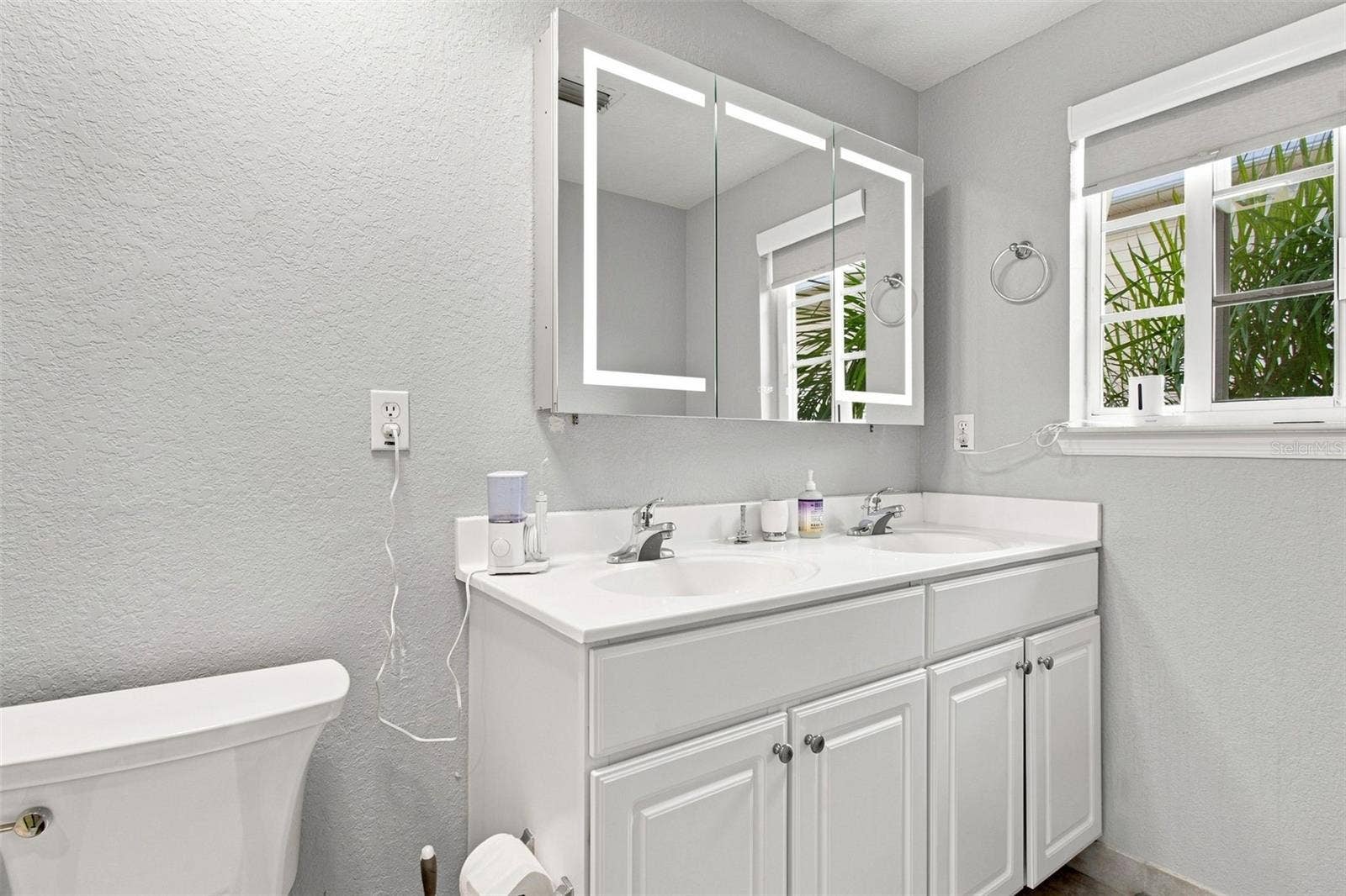 9801 MEADOW FIELD CIRCLE, Tampa, FL 33626 9801 MEADOW FIELD CIRCLE, Tampa, FL 33626