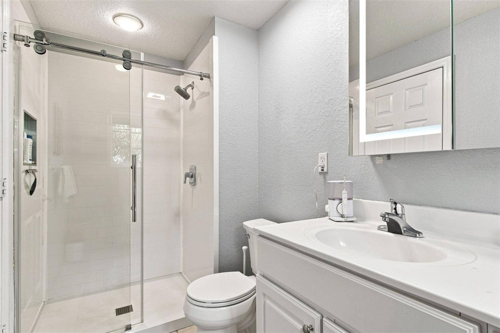 9801 MEADOW FIELD CIRCLE, Tampa, FL 33626 9801 MEADOW FIELD CIRCLE, Tampa, FL 33626