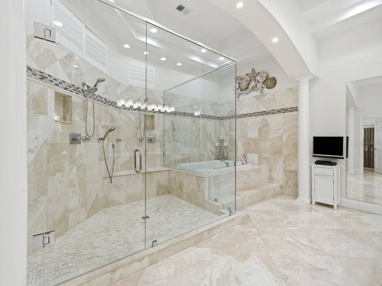 5400 PALI WAY, St Pete Beach, FL 33706 Primary bath