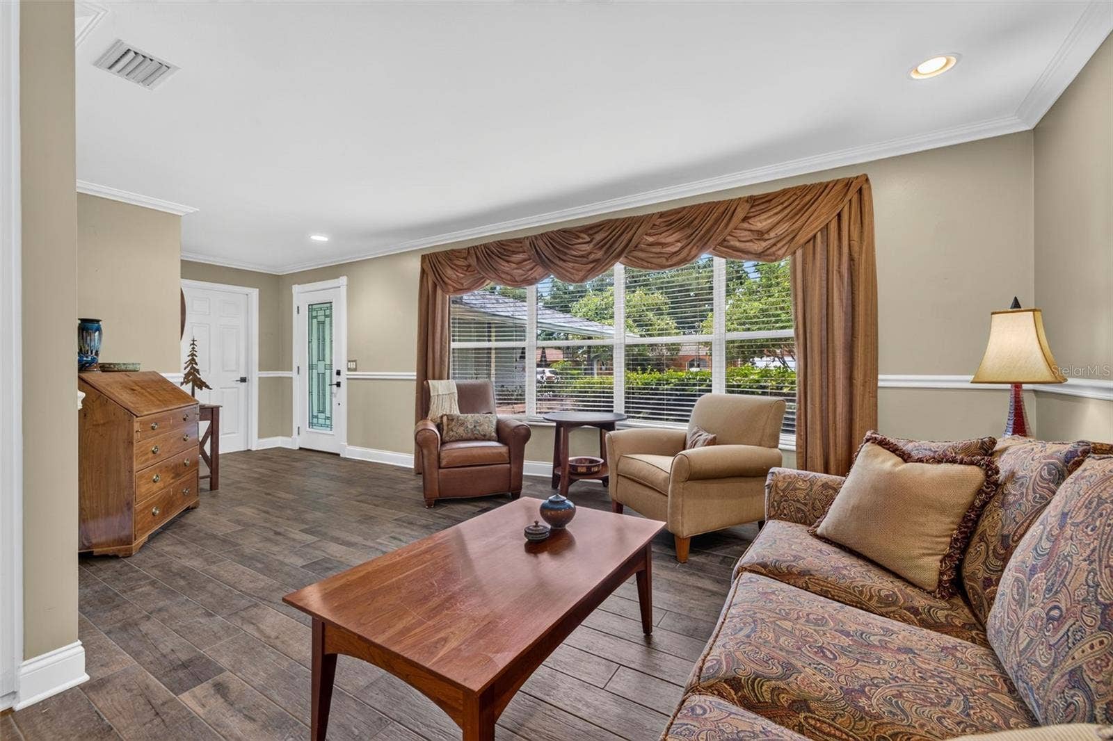 9795 PORTSIDE DRIVE, Seminole, FL 33776 Living Room