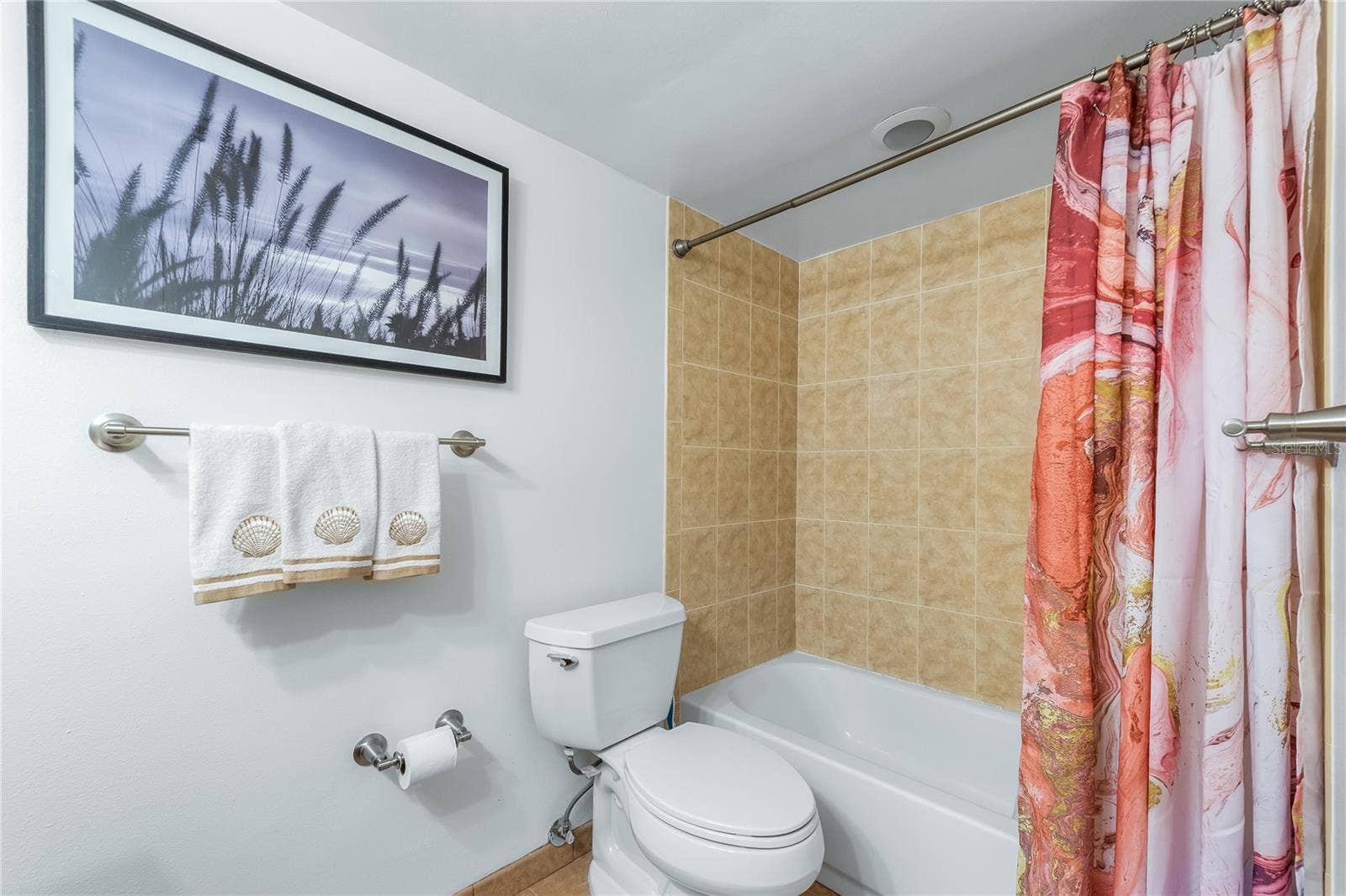 Shower/Tub combo!