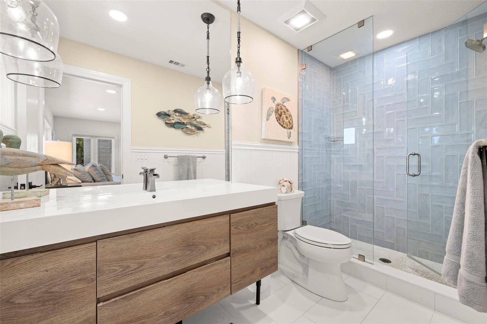 101 9TH STREET E, Tierra Verde, FL 33715 Bathroom Suite 1