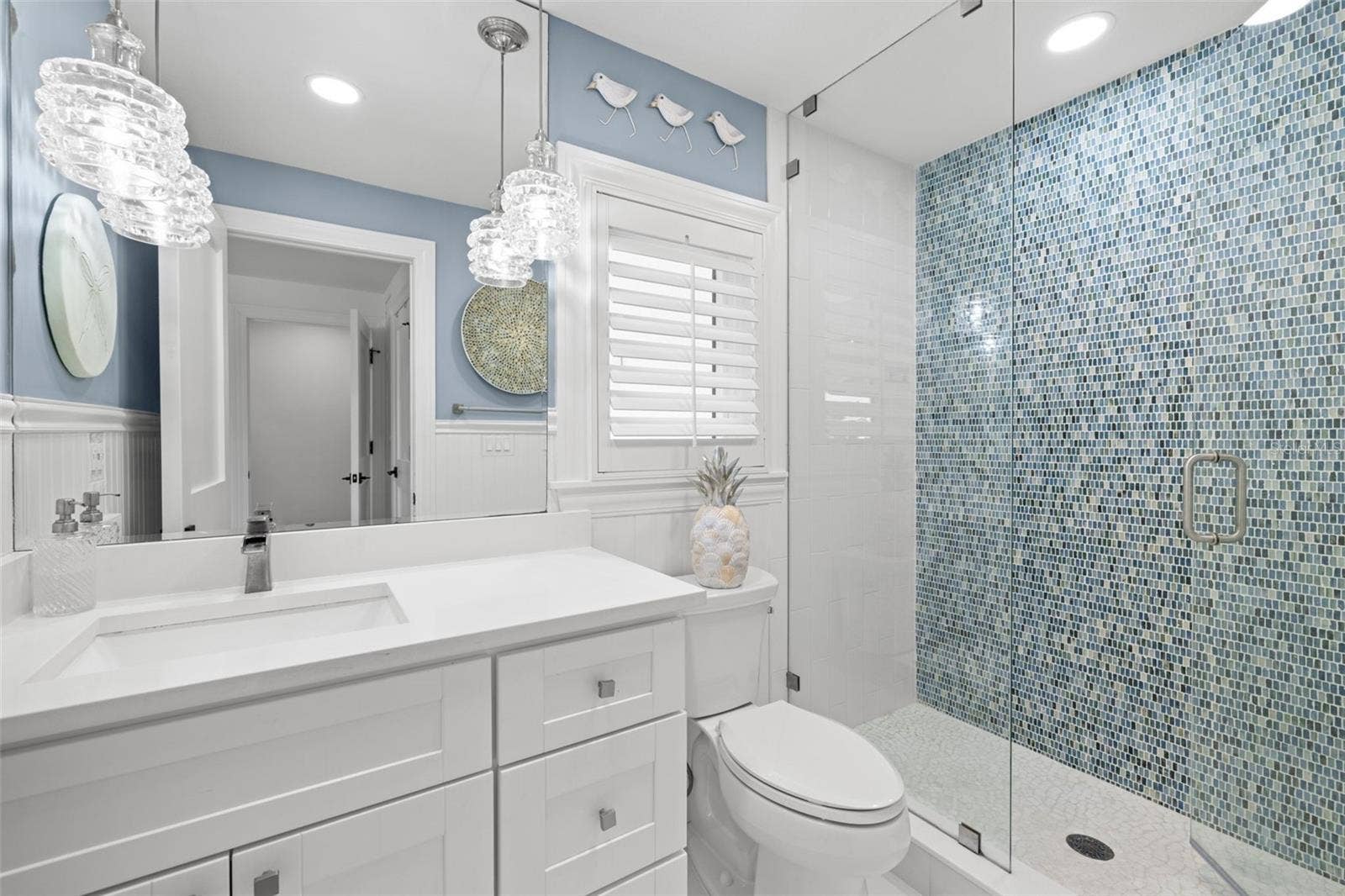 101 9TH STREET E, Tierra Verde, FL 33715 Bathroom Suite 3