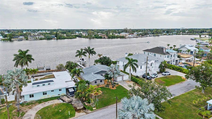 Property photo for 704 BAYSHORE DRIVE, Tarpon Springs, FL