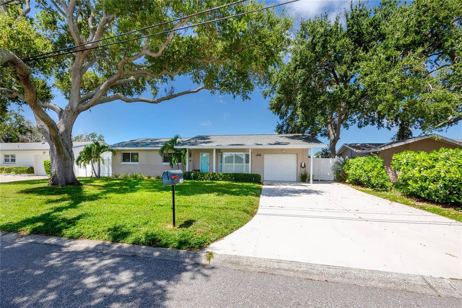 Property photo for 1744 HARBOR CIRCLE E, Largo, FL