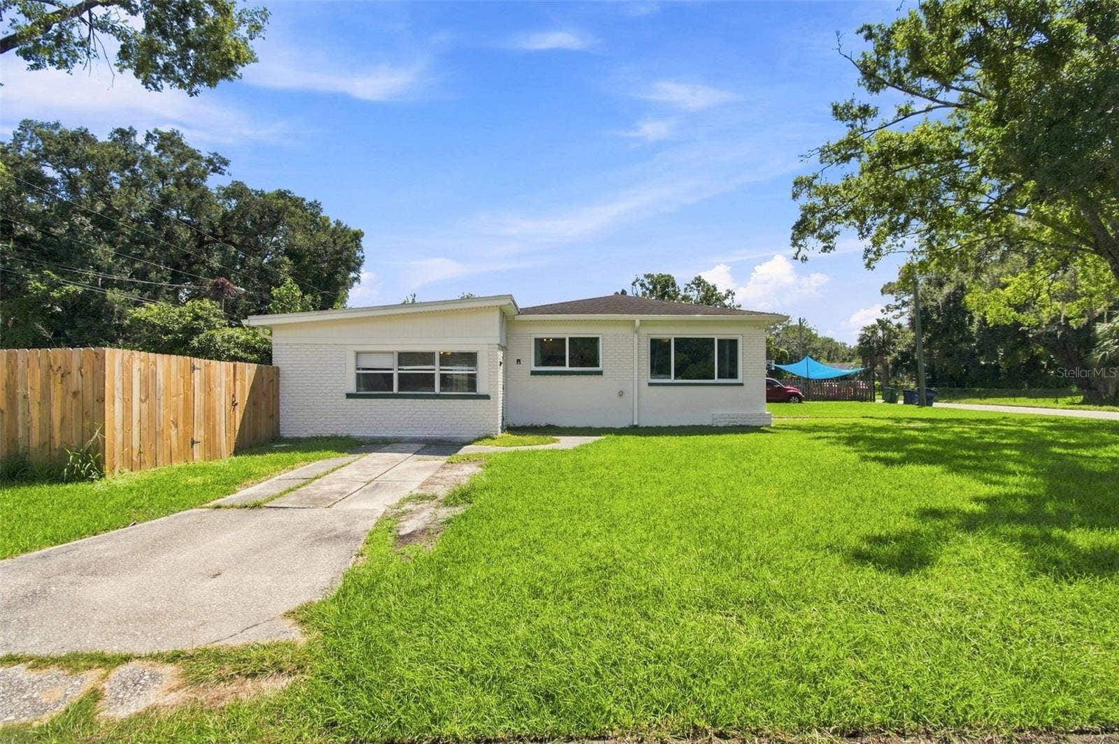 2002 E HAMILTON AVENUE, Tampa, FL 33610