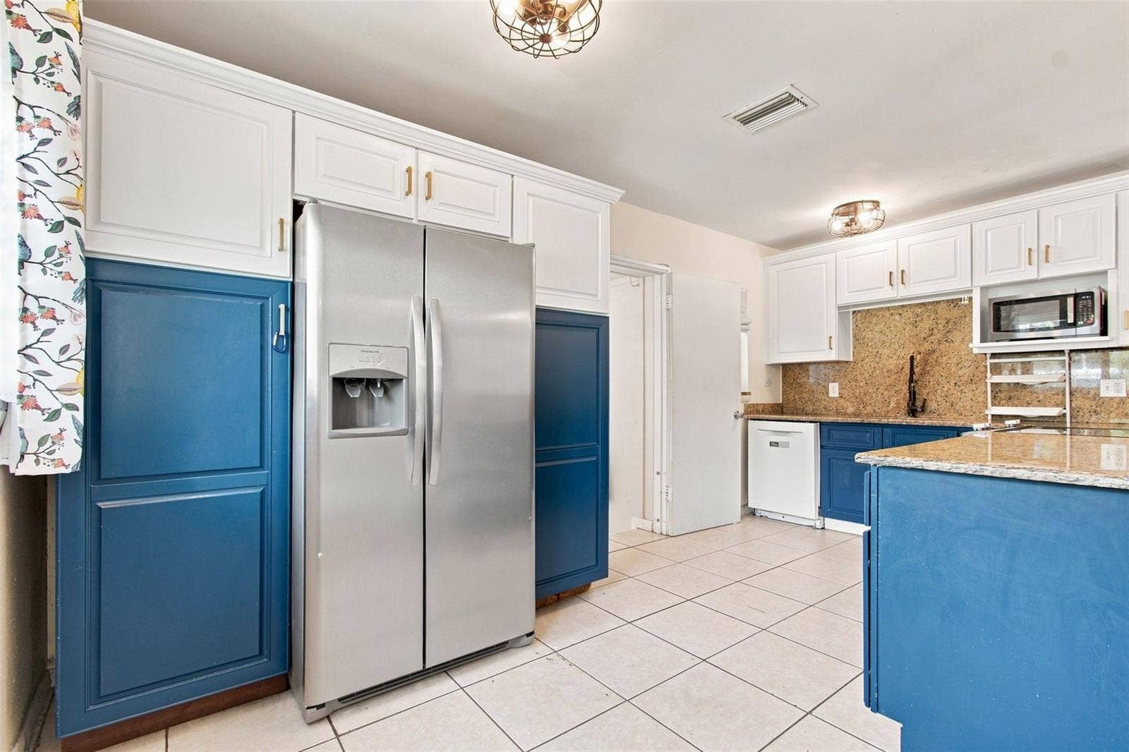 2002 E HAMILTON AVENUE, Tampa, FL 33610