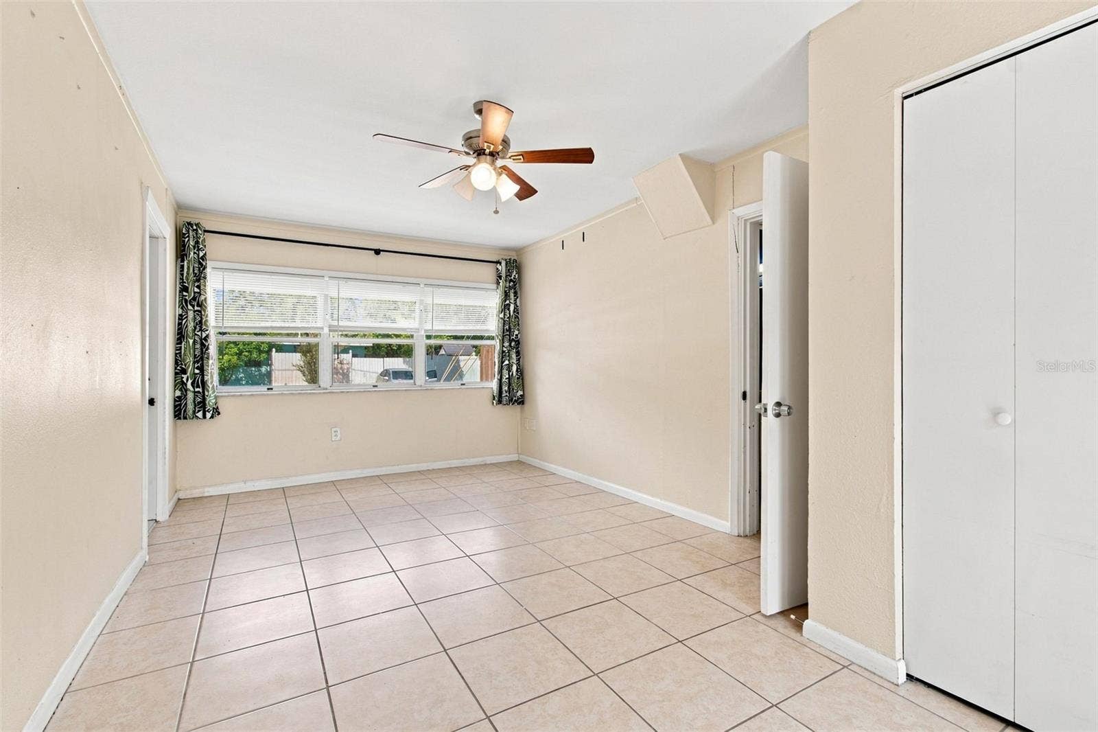 2002 E HAMILTON AVENUE, Tampa, FL 33610
