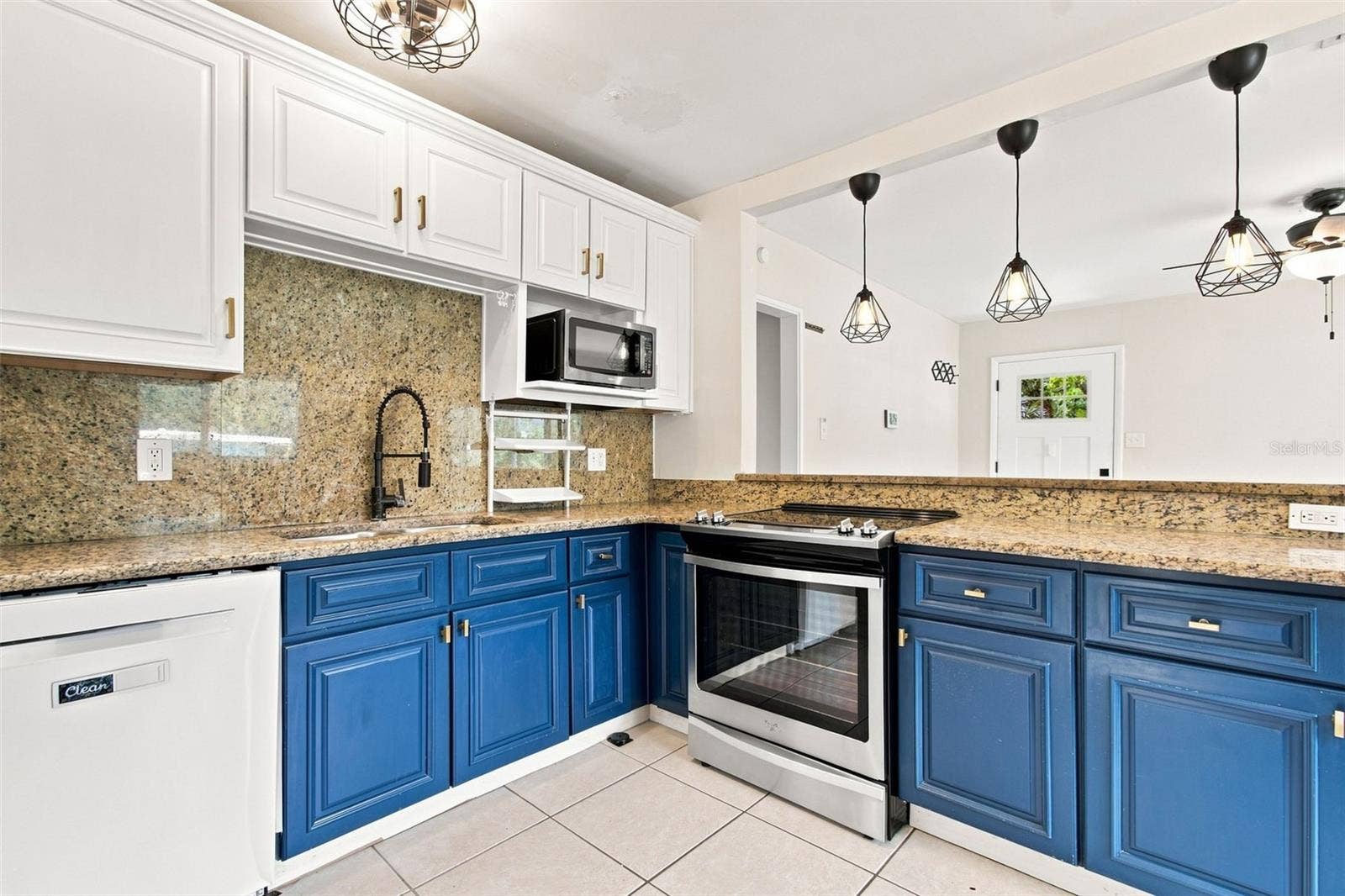 2002 E HAMILTON AVENUE, Tampa, FL 33610