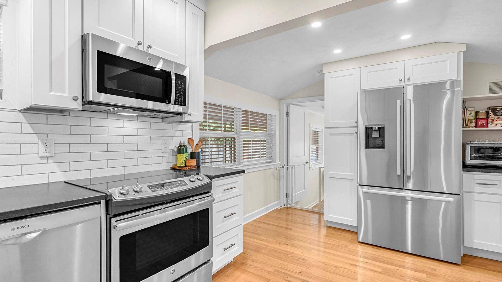 1819 LAKE SUE DRIVE, Orlando, FL 32803 1819 LAKE SUE DRIVE, Orlando, FL 32803