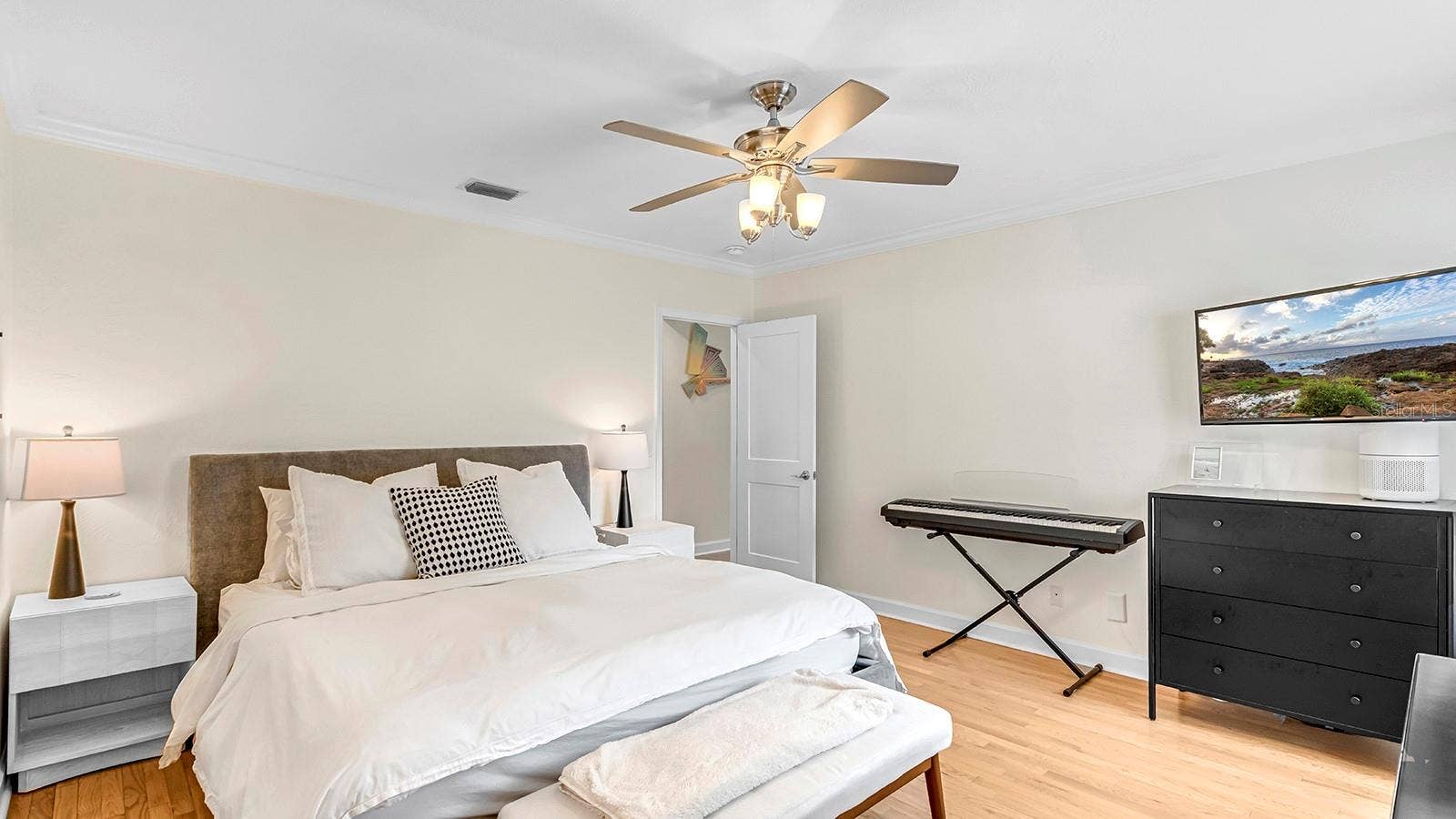 1819 LAKE SUE DRIVE, Orlando, FL 32803 1819 LAKE SUE DRIVE, Orlando, FL 32803