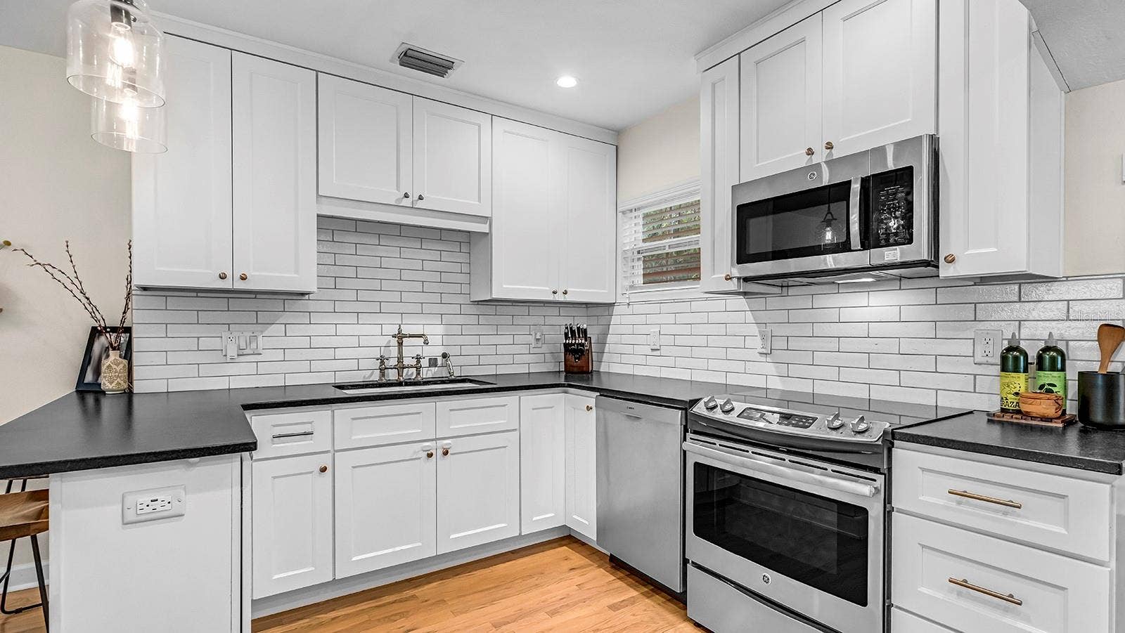 1819 LAKE SUE DRIVE, Orlando, FL 32803 1819 LAKE SUE DRIVE, Orlando, FL 32803