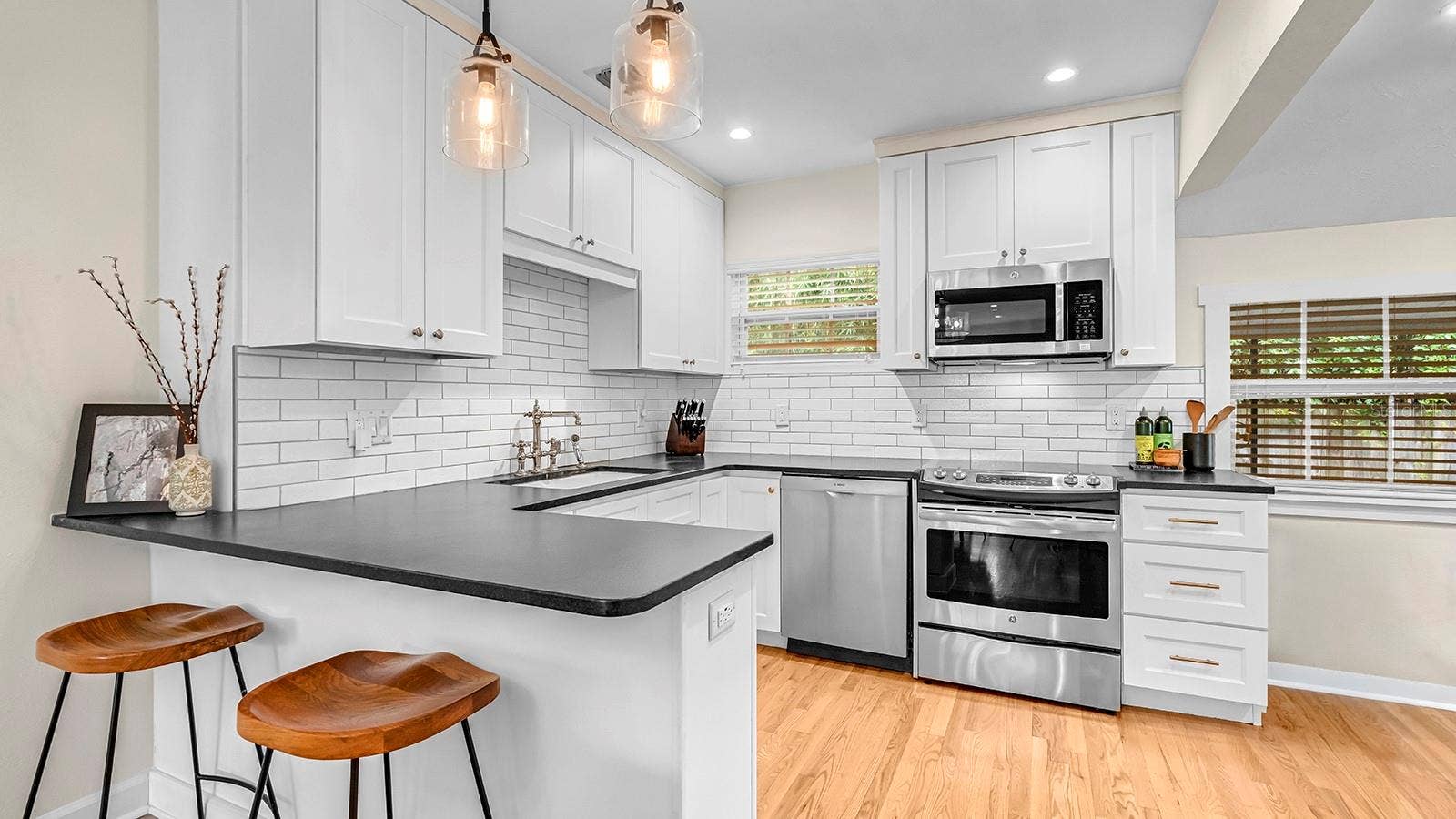 1819 LAKE SUE DRIVE, Orlando, FL 32803 1819 LAKE SUE DRIVE, Orlando, FL 32803