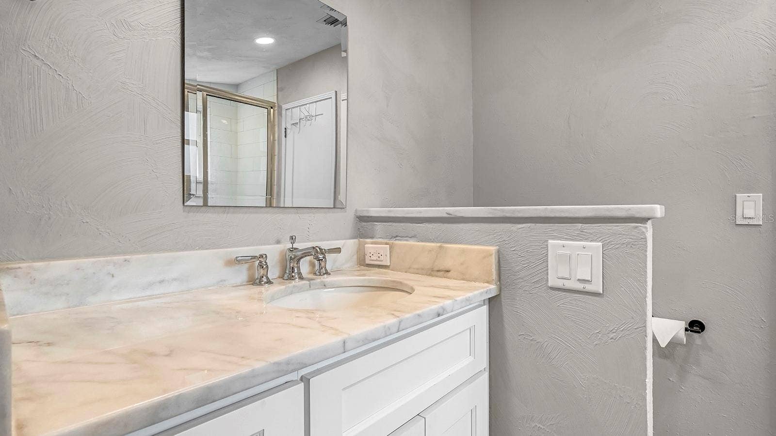 1819 LAKE SUE DRIVE, Orlando, FL 32803 1819 LAKE SUE DRIVE, Orlando, FL 32803
