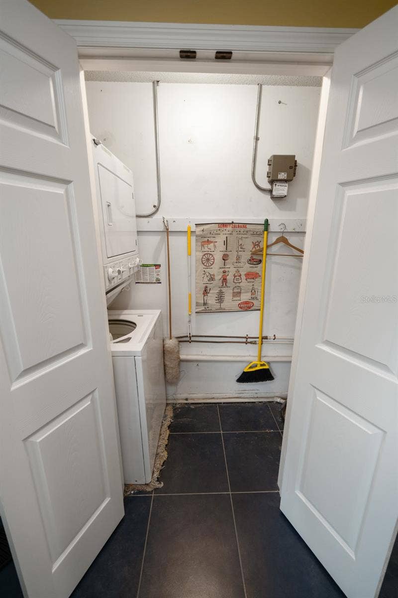 11200 102ND AVENUE, #15, Seminole, FL 33778 Laundry