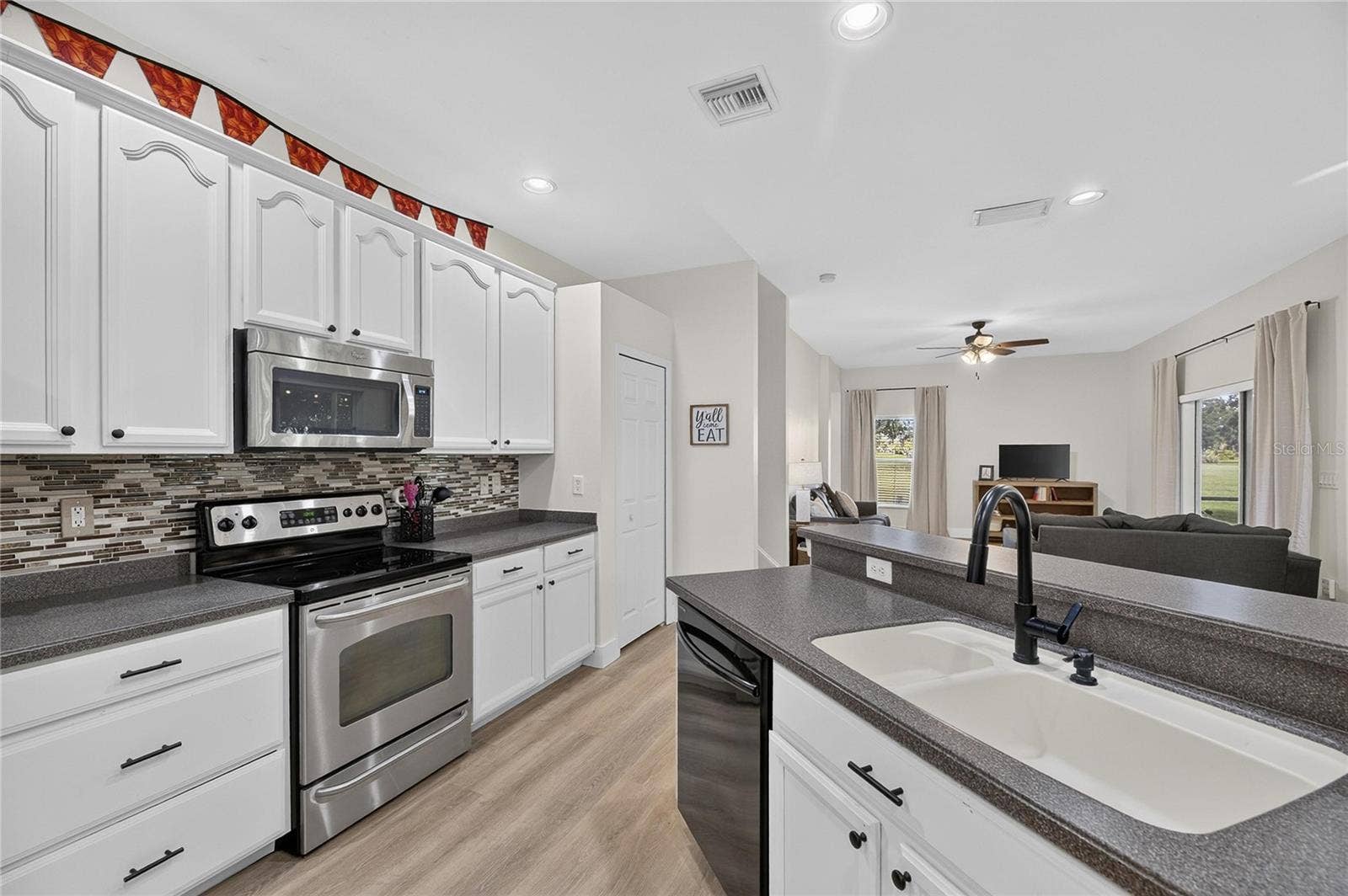 1438 EMERALD HILL WAY, Valrico, FL 33594 1438 EMERALD HILL WAY, Valrico, FL 33594