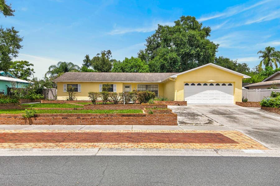 Property photo for 3832 PARKSIDE DRIVE, Valrico, FL