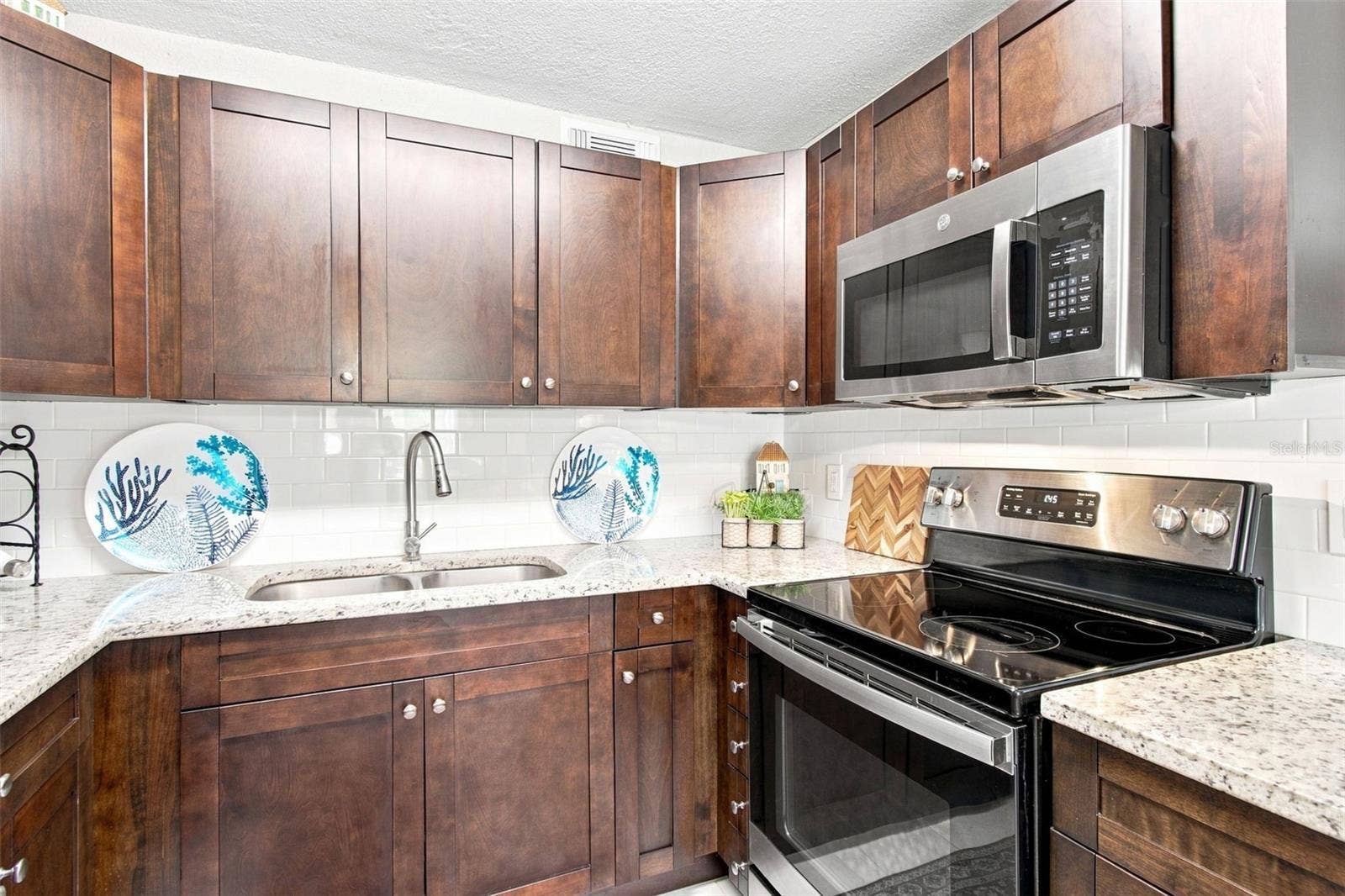 217 S MCMULLEN BOOTH ROAD, #179, Clearwater, FL 33759 Kitchen