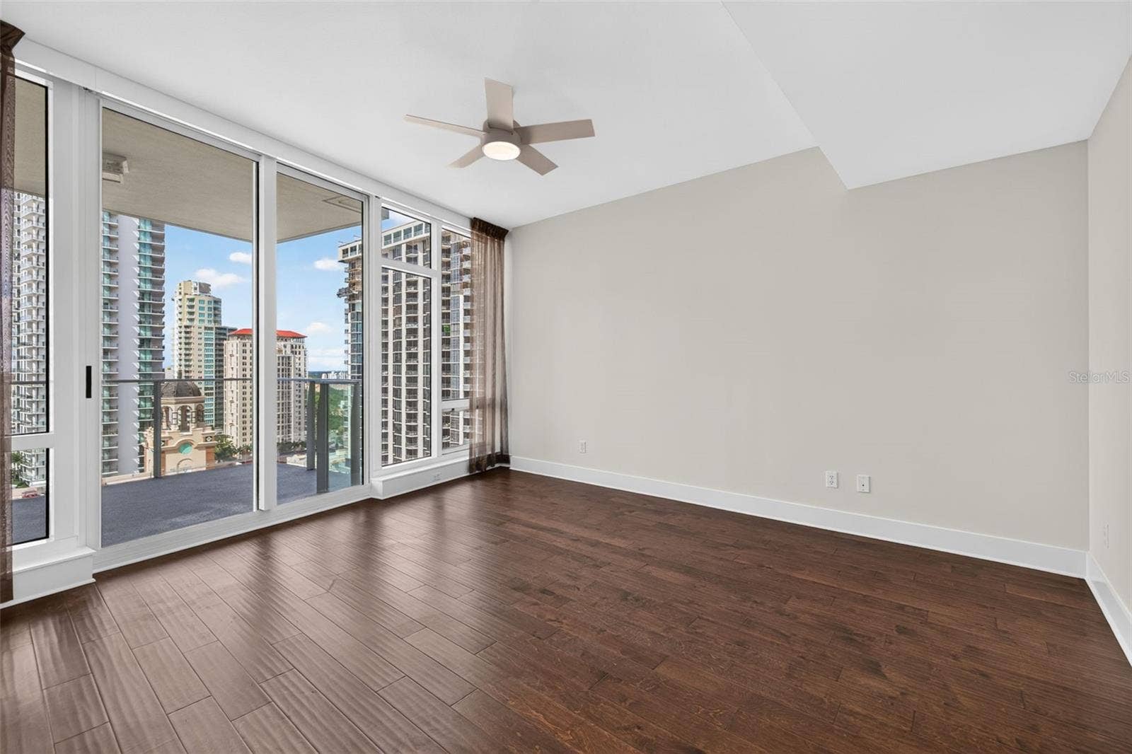 175 1ST STREET S, #1801, St Petersburg, FL 33701 Primary Suite with balcony access