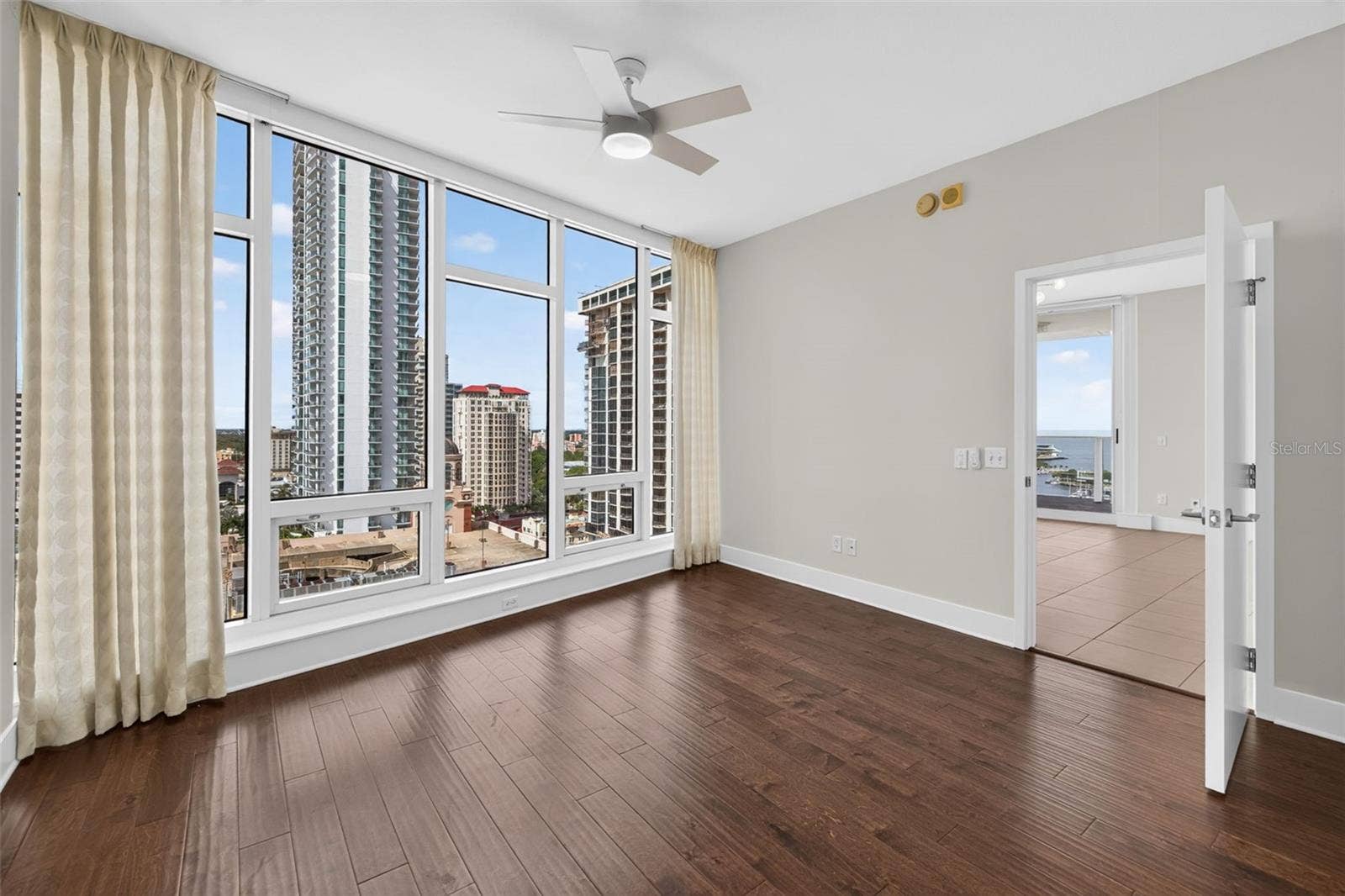 175 1ST STREET S, #1801, St Petersburg, FL 33701 Guest Suite