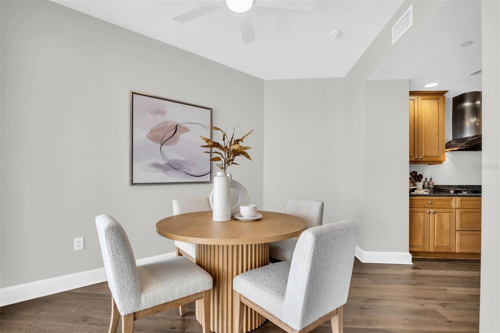 300 BEACH DRIVE NE, #2604, St Petersburg, FL 33701 Casual Dining off Kitchen