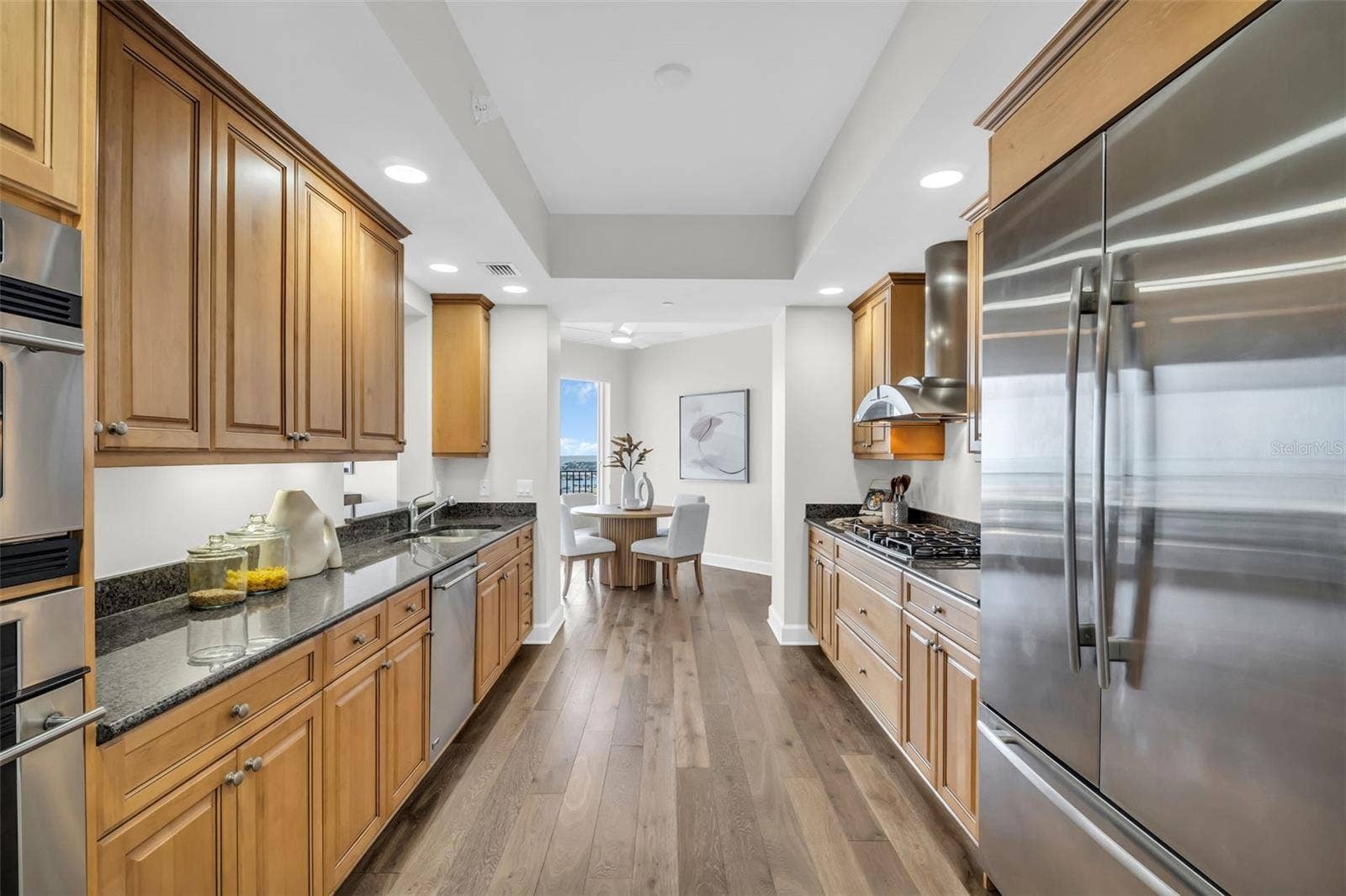 300 BEACH DRIVE NE, #2604, St Petersburg, FL 33701 Pristine and Thoughtfully designed Kitchen