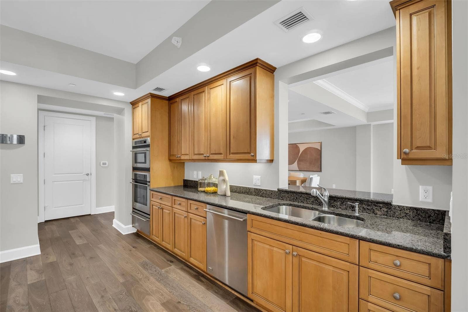300 BEACH DRIVE NE, #2604, St Petersburg, FL 33701 Thoughtful Opening above Sink with Water Views