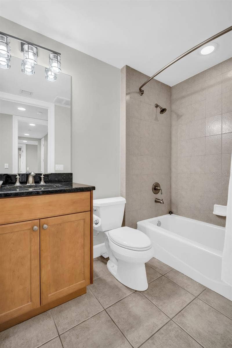 300 BEACH DRIVE NE, #2604, St Petersburg, FL 33701 Ensuite Guest Bath with Tub/Shower