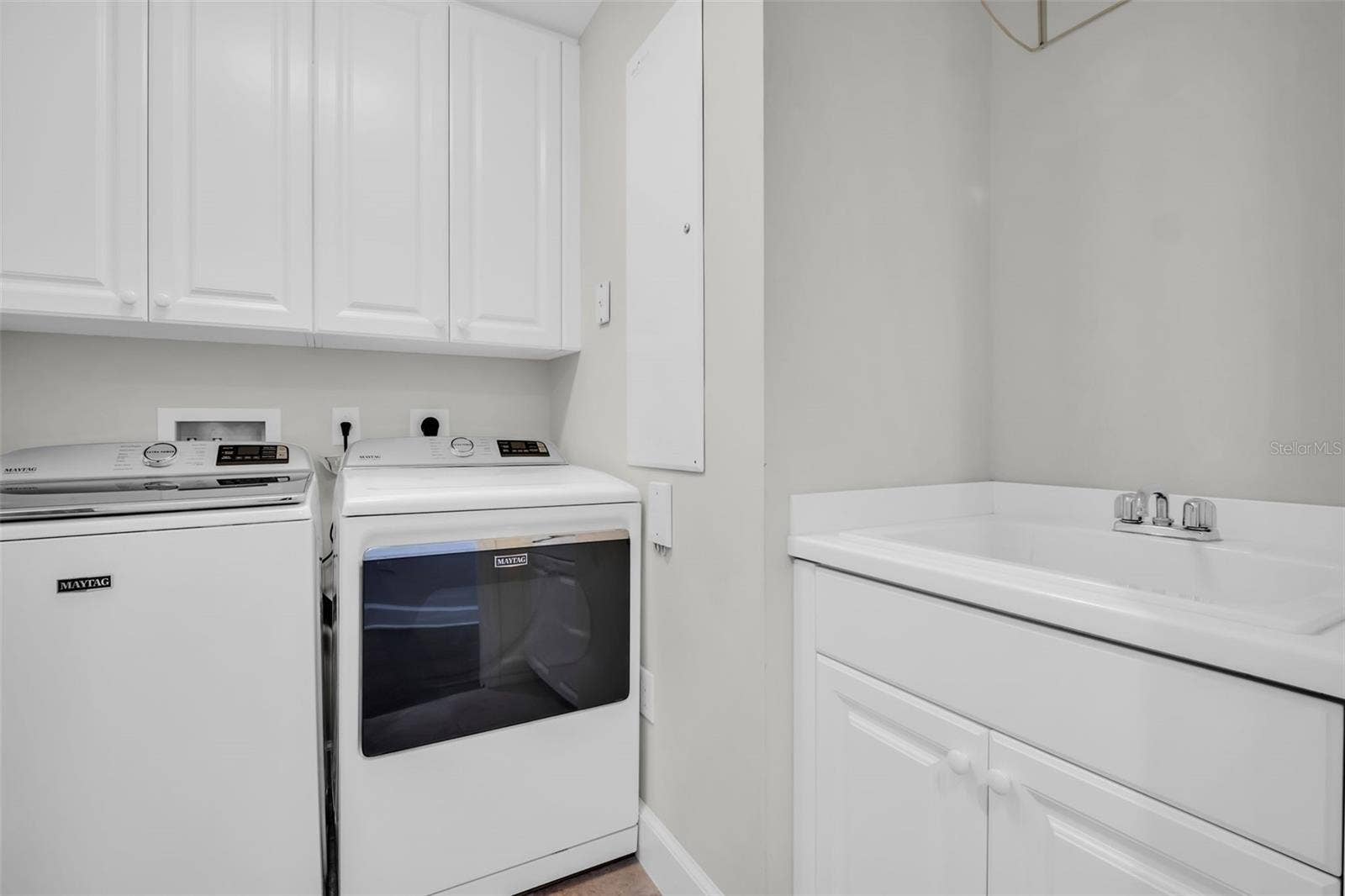 300 BEACH DRIVE NE, #2604, St Petersburg, FL 33701 Full Size Laundry Room, with Storage & Utility Sink