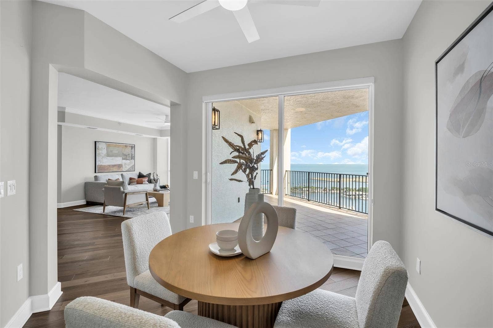 300 BEACH DRIVE NE, #2604, St Petersburg, FL 33701 Inviting Breakfast Nook for Morning Coffee and Casual Meals