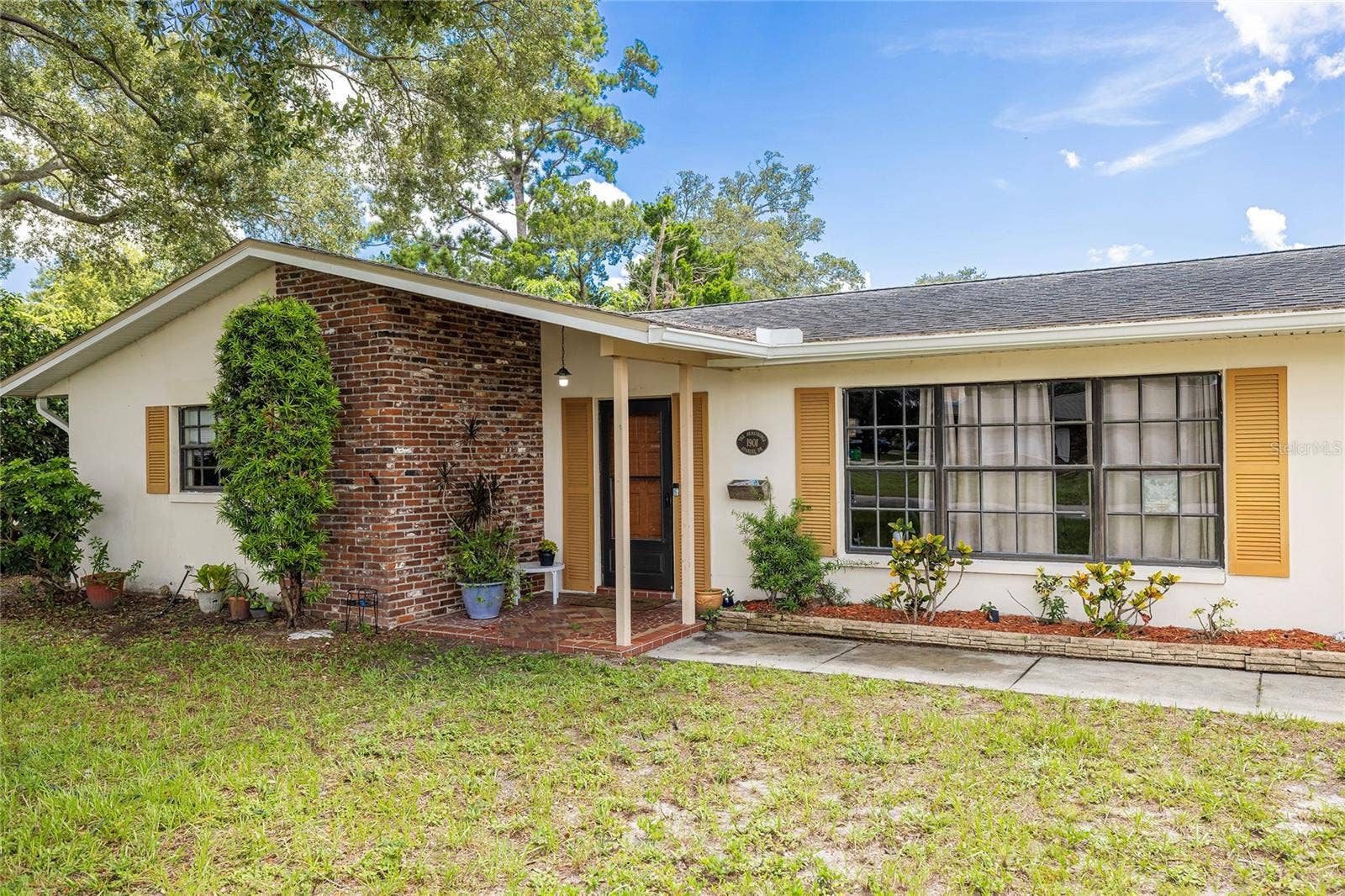 Beautiful home located on nearly quarter-acre corner lot!