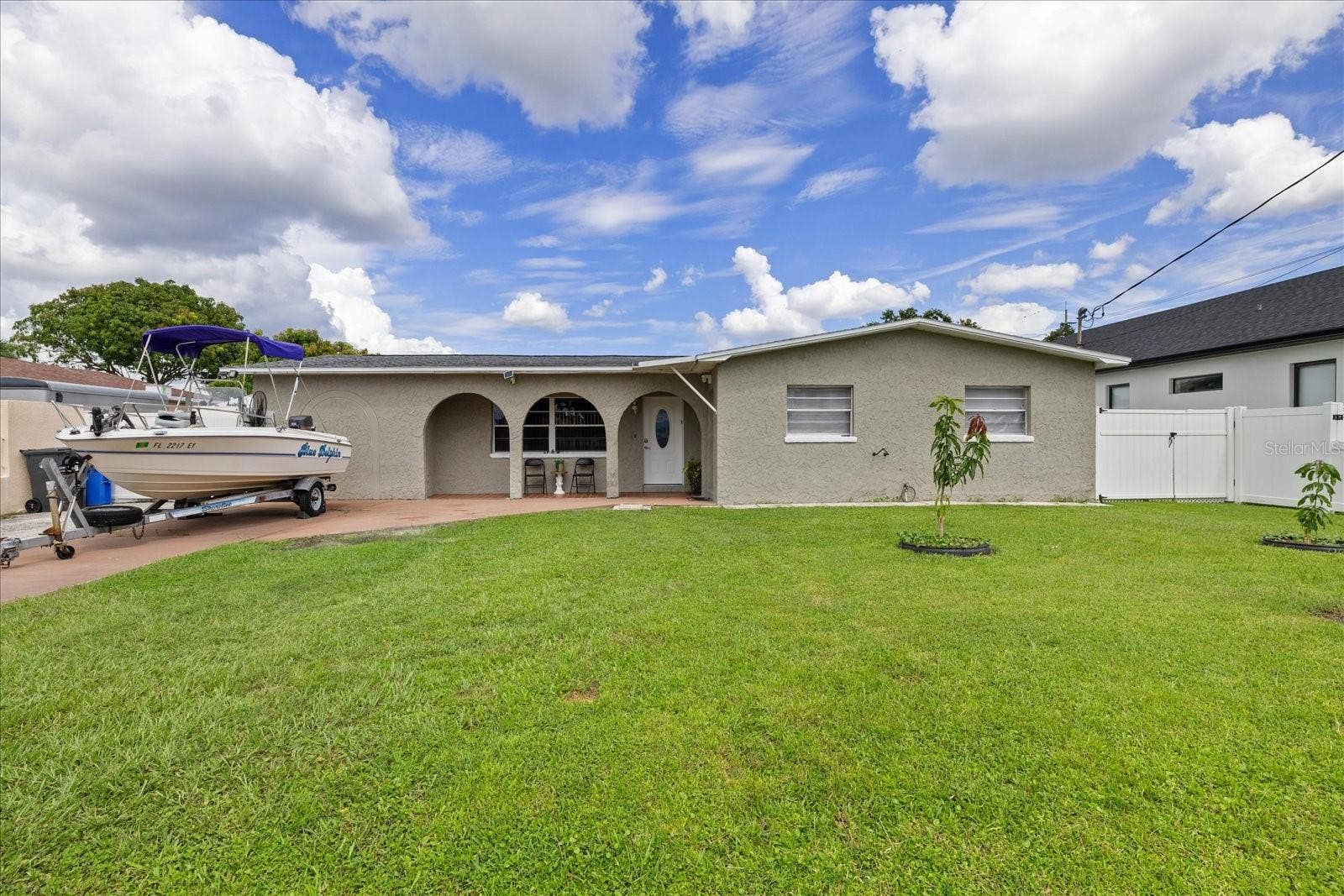 5809 N HALE AVENUE, Tampa, FL 33614 Street view.