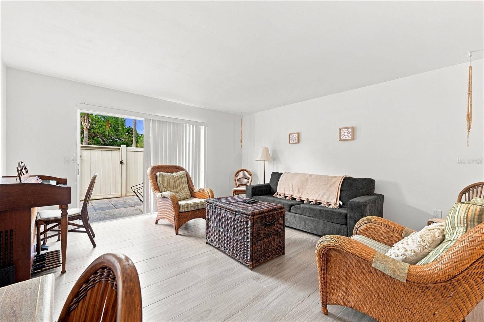 4215 E BAY DRIVE, #1403, Clearwater, FL 33764 4215 E BAY DRIVE, #1403, Clearwater, FL 33764