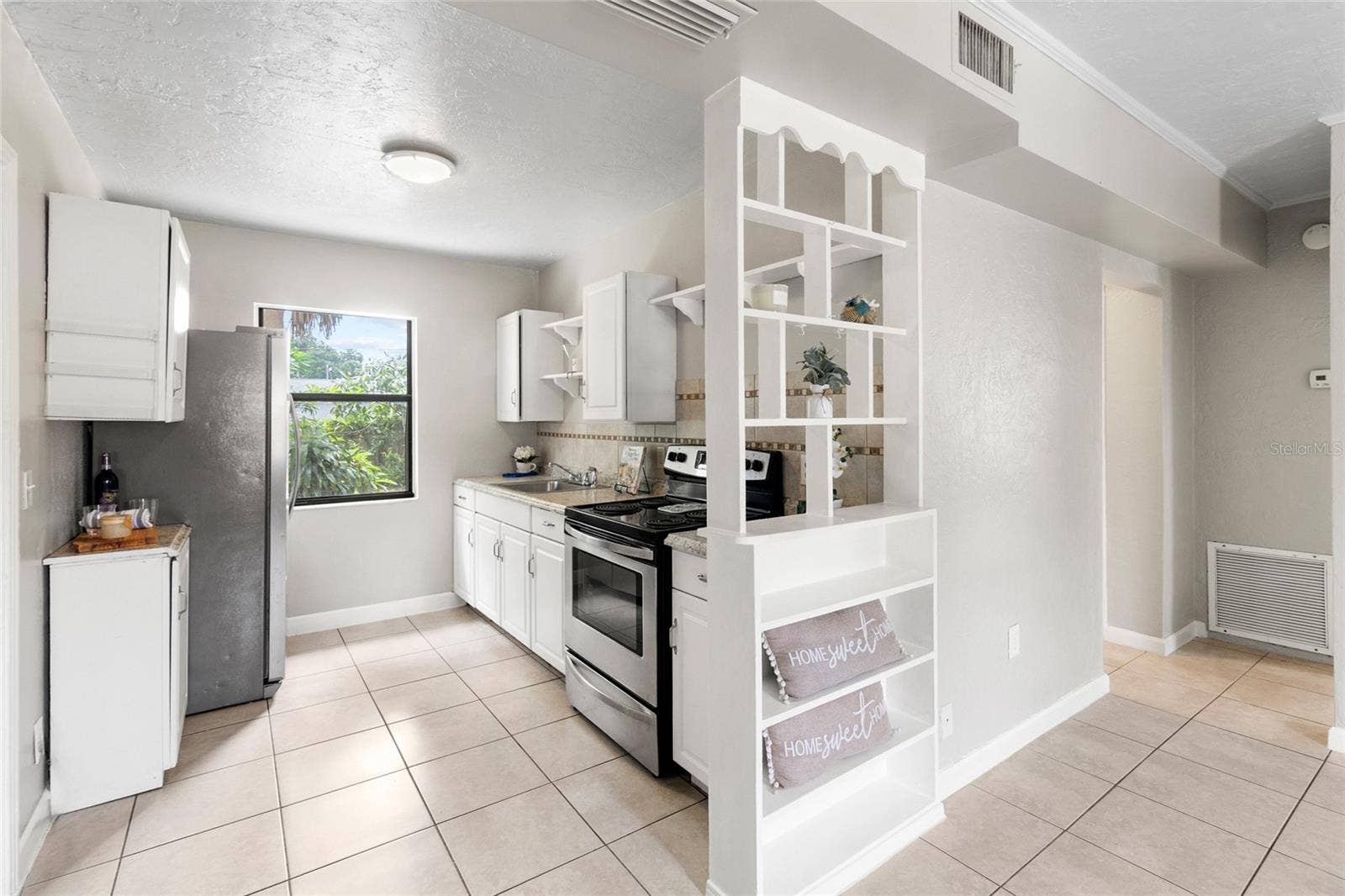 5410 14TH AVENUE S, Gulfport, FL 33707 Awesome built in shelving and nooks!