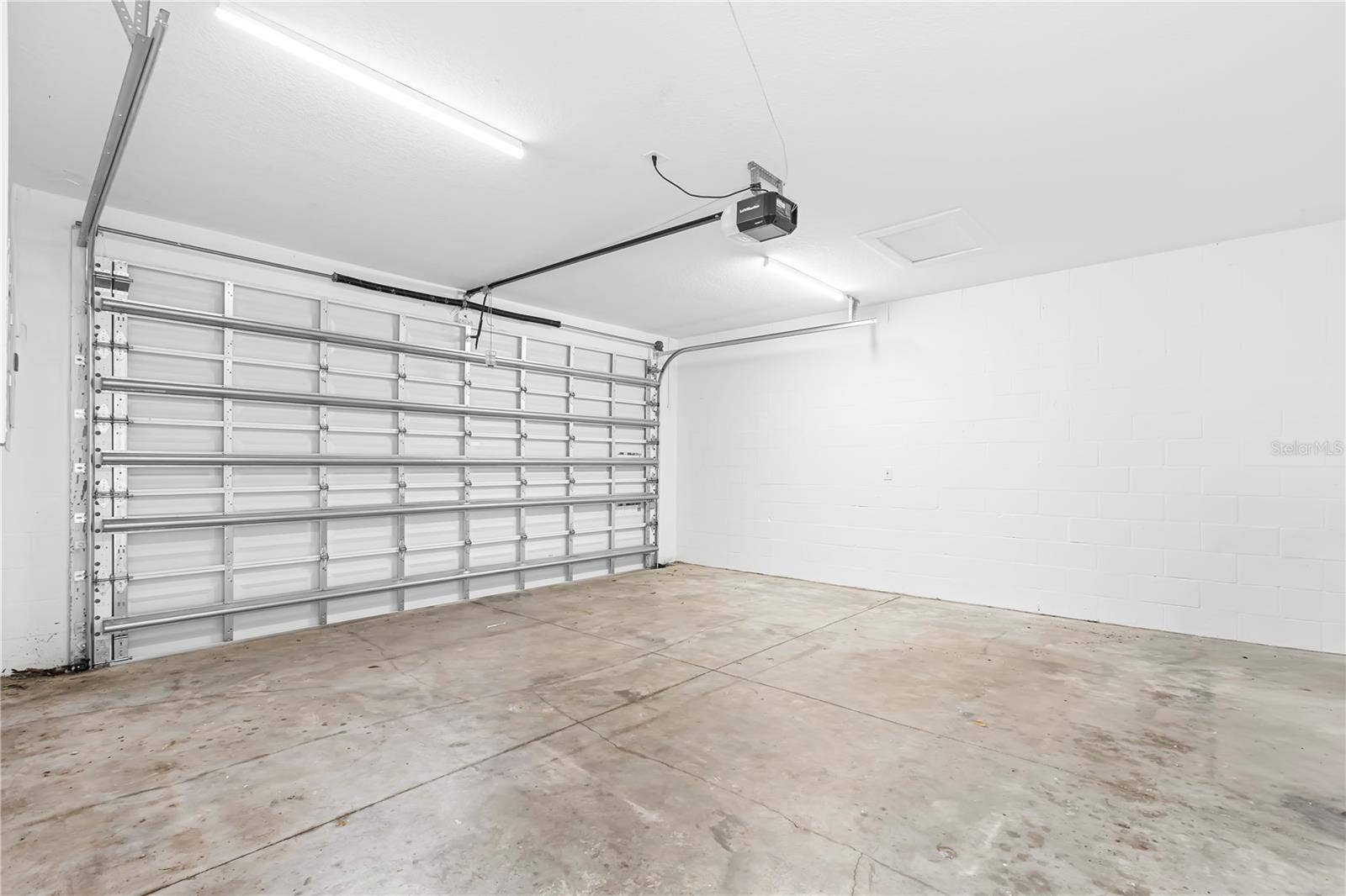 detached 2-car garage