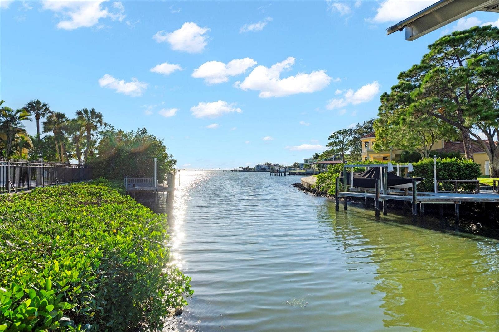 5215 W NEPTUNE WAY, Tampa, FL 33609