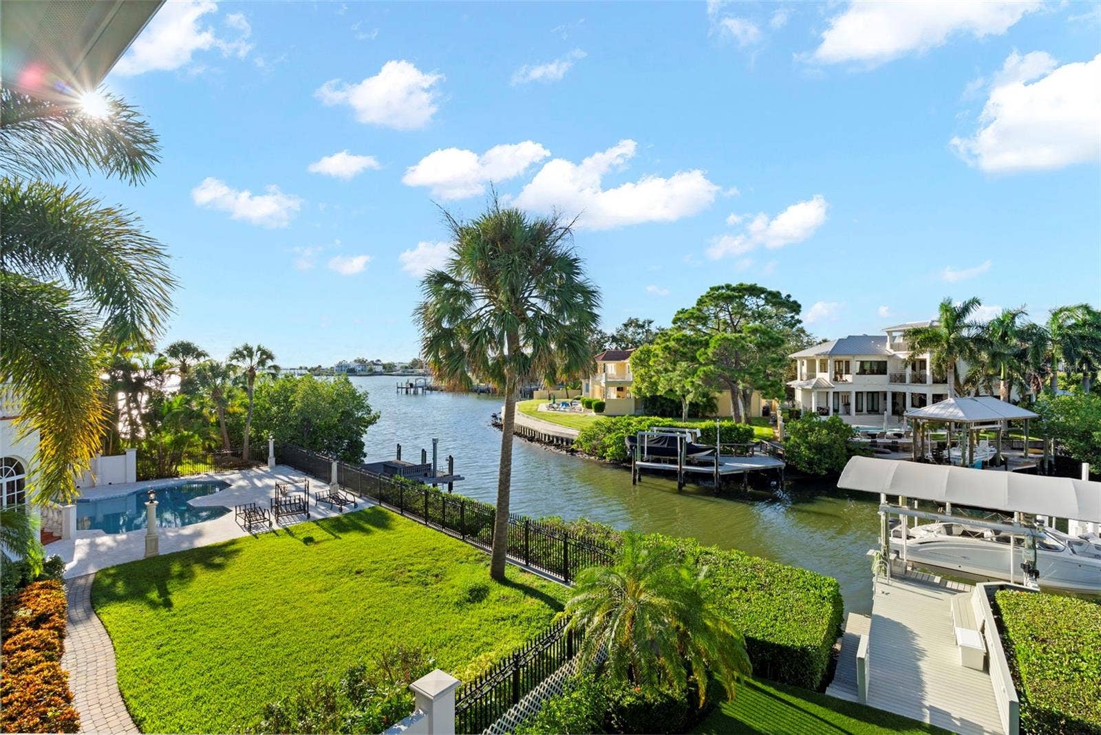 5215 W NEPTUNE WAY, Tampa, FL 33609