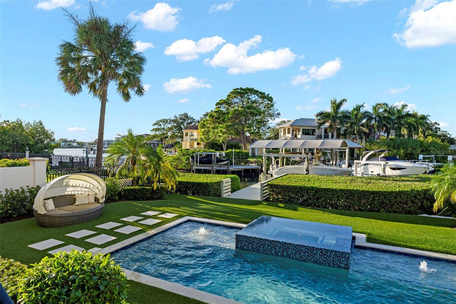 5215 W NEPTUNE WAY, Tampa, FL 33609