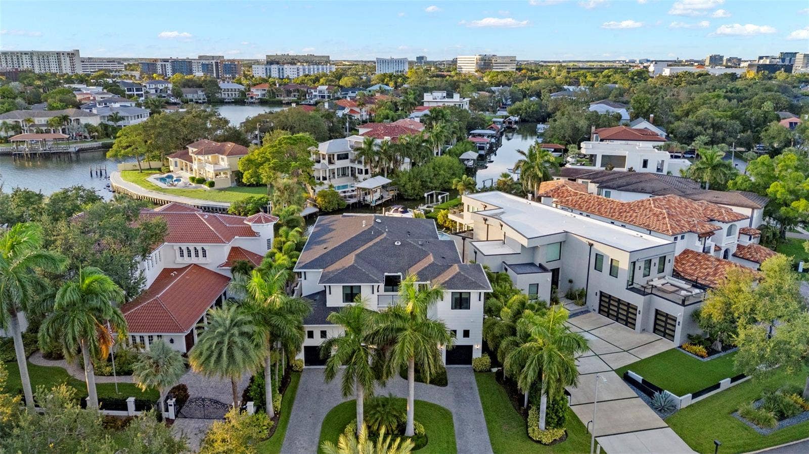 5215 W NEPTUNE WAY, Tampa, FL 33609