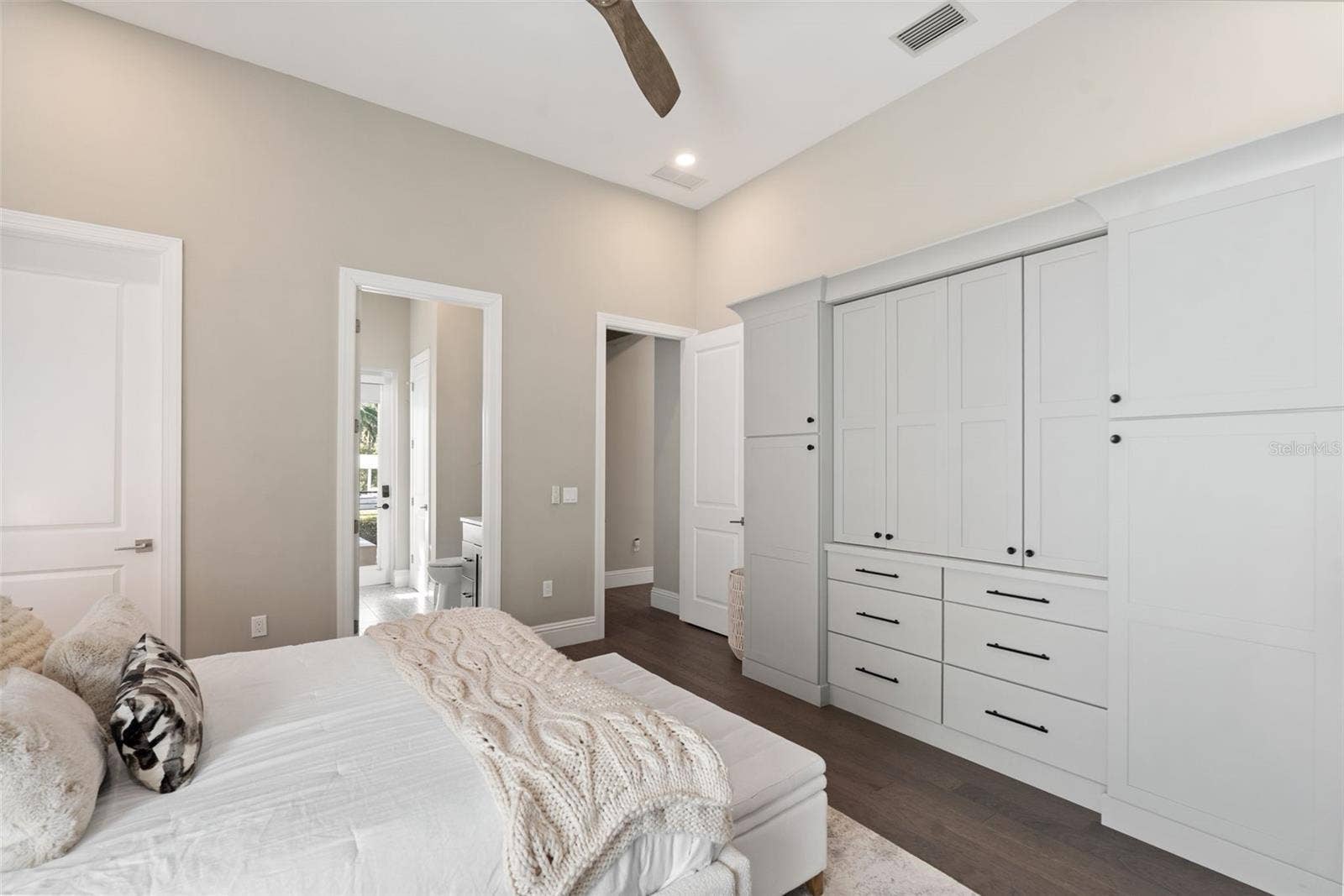 5215 W NEPTUNE WAY, Tampa, FL 33609