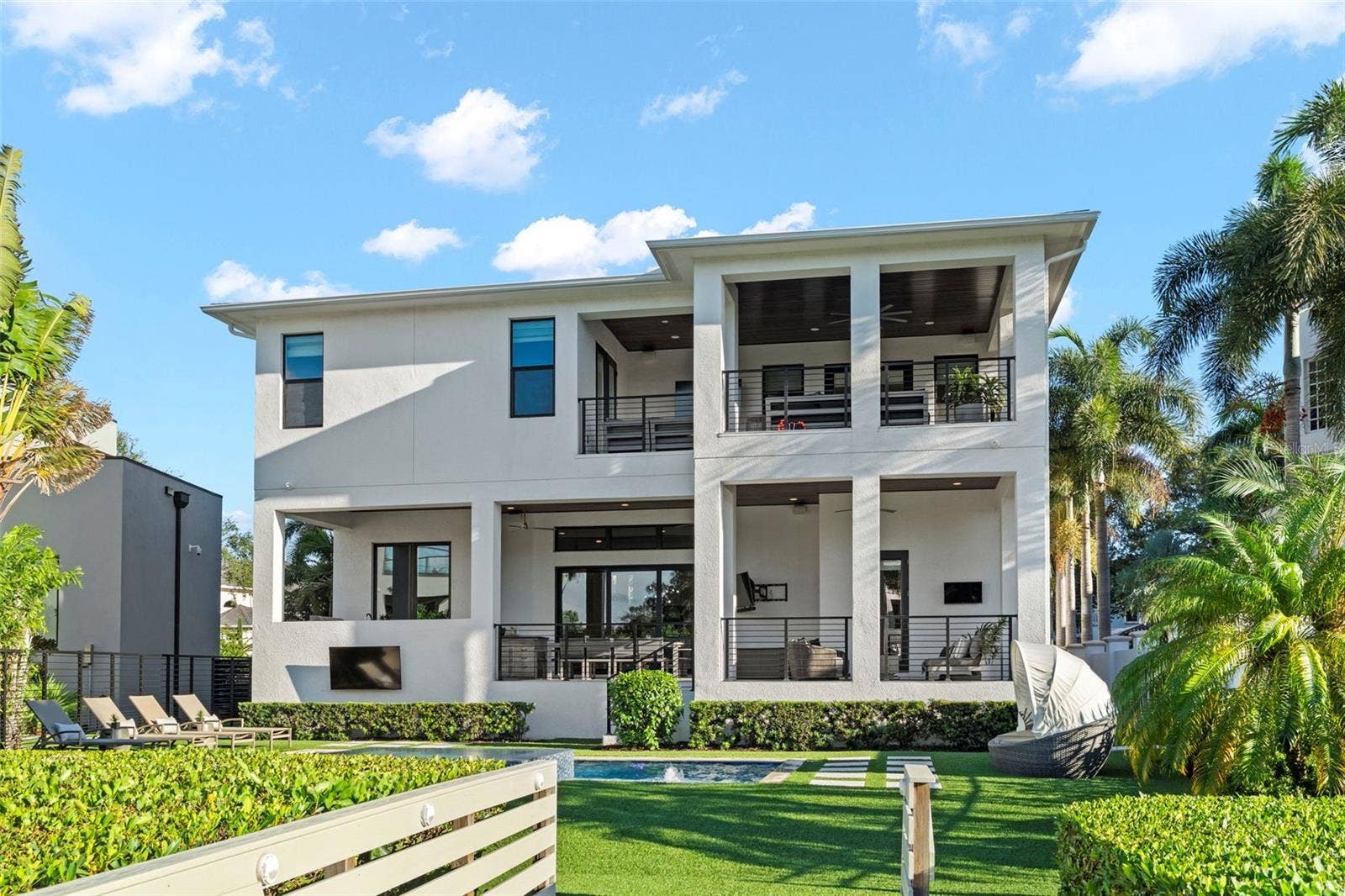 5215 W NEPTUNE WAY, Tampa, FL 33609