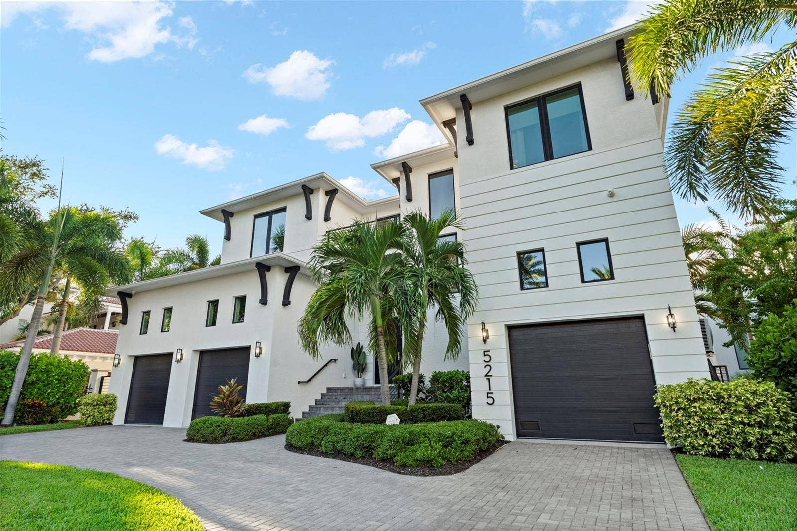 5215 W NEPTUNE WAY, Tampa, FL 33609