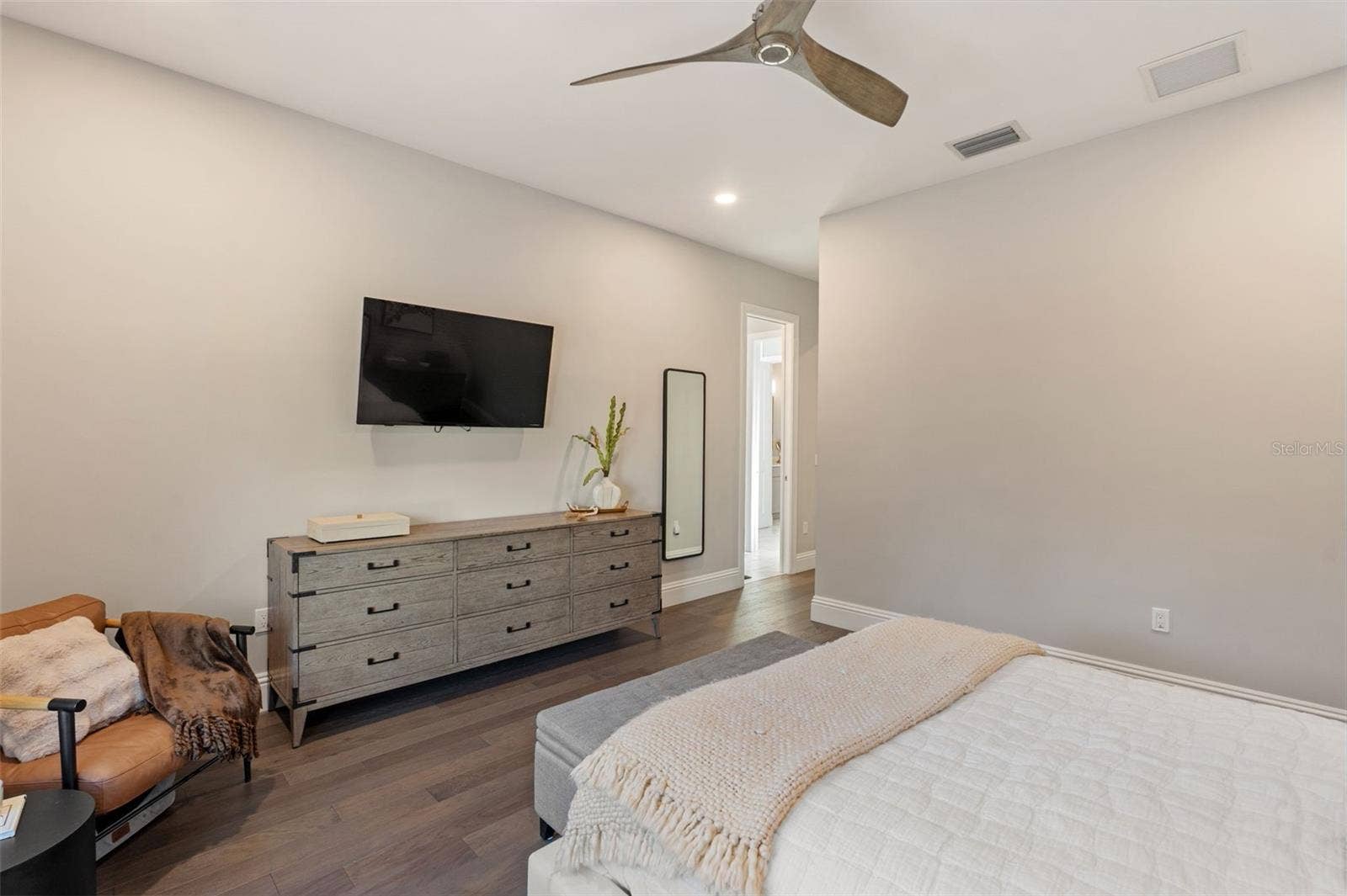 5215 W NEPTUNE WAY, Tampa, FL 33609