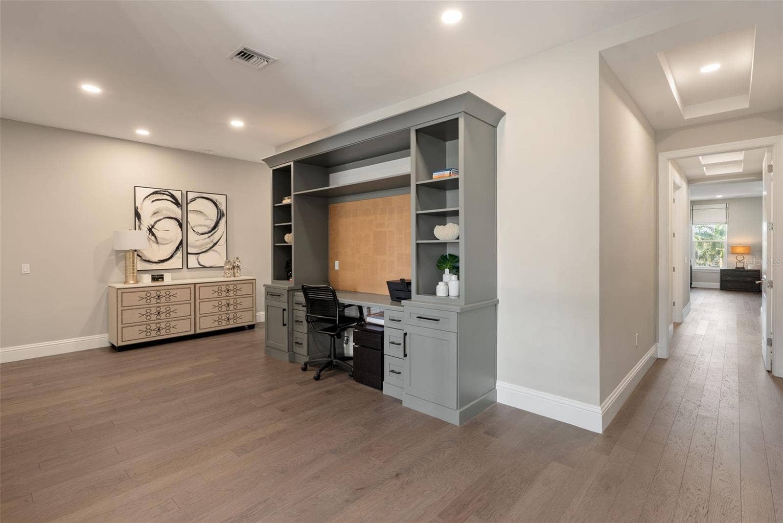 5215 W NEPTUNE WAY, Tampa, FL 33609
