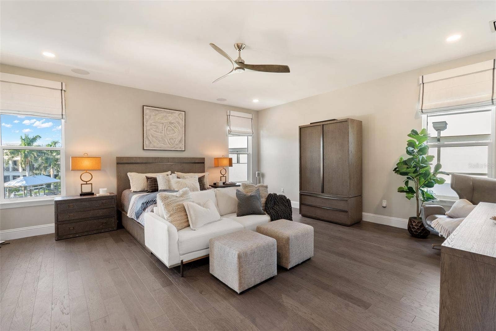 5215 W NEPTUNE WAY, Tampa, FL 33609