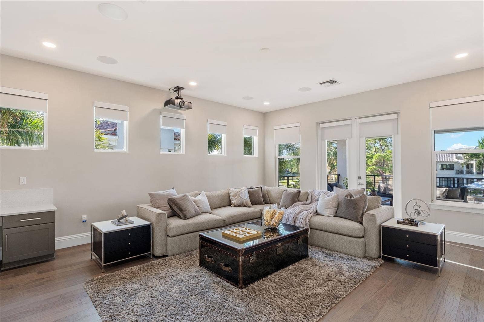 5215 W NEPTUNE WAY, Tampa, FL 33609