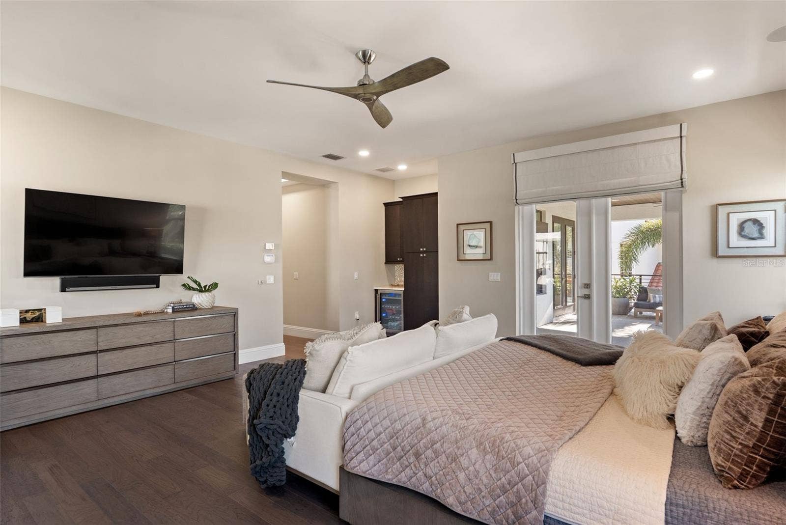 5215 W NEPTUNE WAY, Tampa, FL 33609